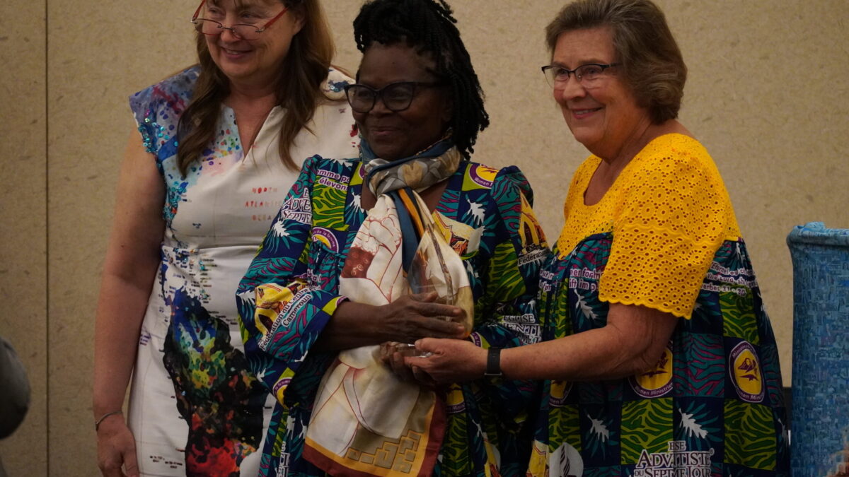 Associação de Mulheres Adventistas premia mulheres do ano