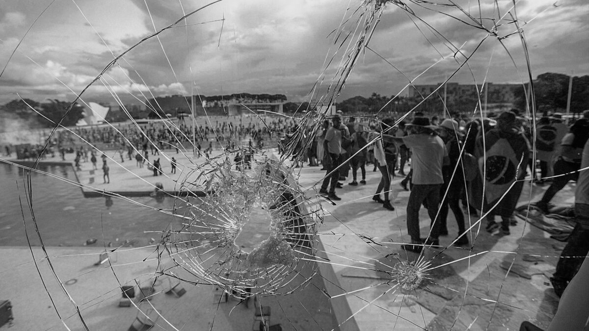 Apocalipse nos Trópicos: uma crítica das críticas