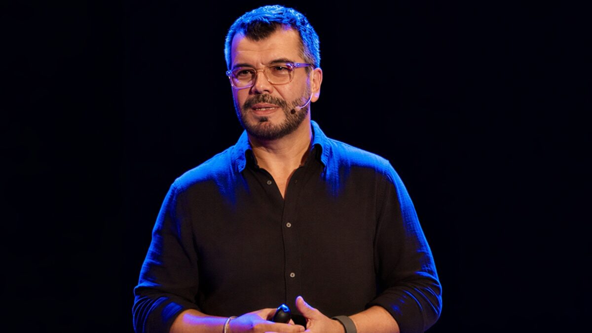 “Ser quem eu sou, por inteiro, talvez seja a maior bênção desta fase da minha vida”, diz Marcos Apolônio